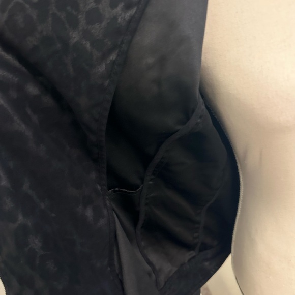 Zenergy Chico’s Animal Print Black Moto Biker Lightweight Jacket 1 - Picture 4 of 7